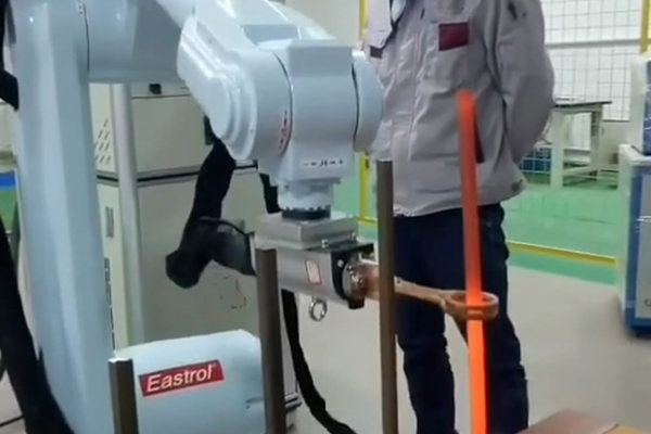 手持式91视频黄色下载大全加热设备 配合机械手臂实现自动化加热