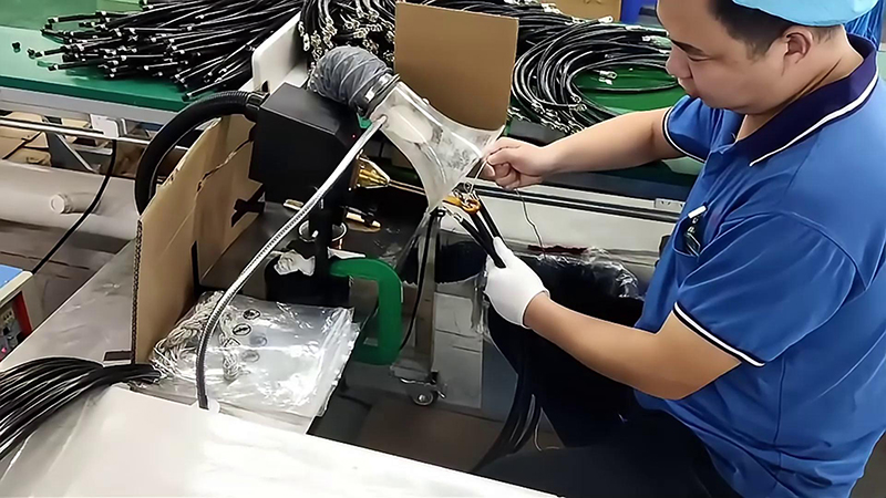 高频焊接机，轻松实现接线端子锡焊，让你的工作更轻松！
