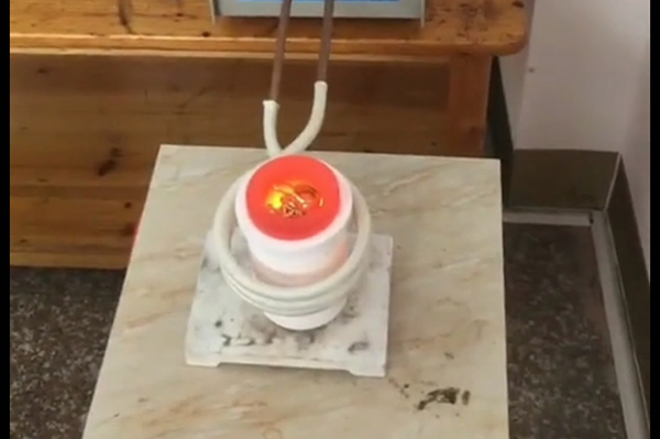 频率越高，中频熔炼电炉价格越高？