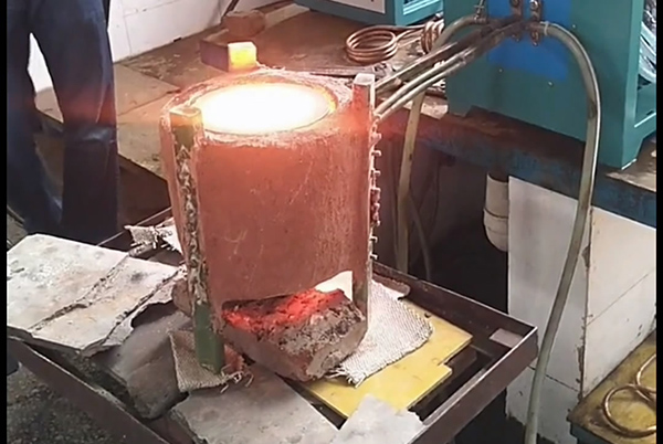 如何操作电加热炉？